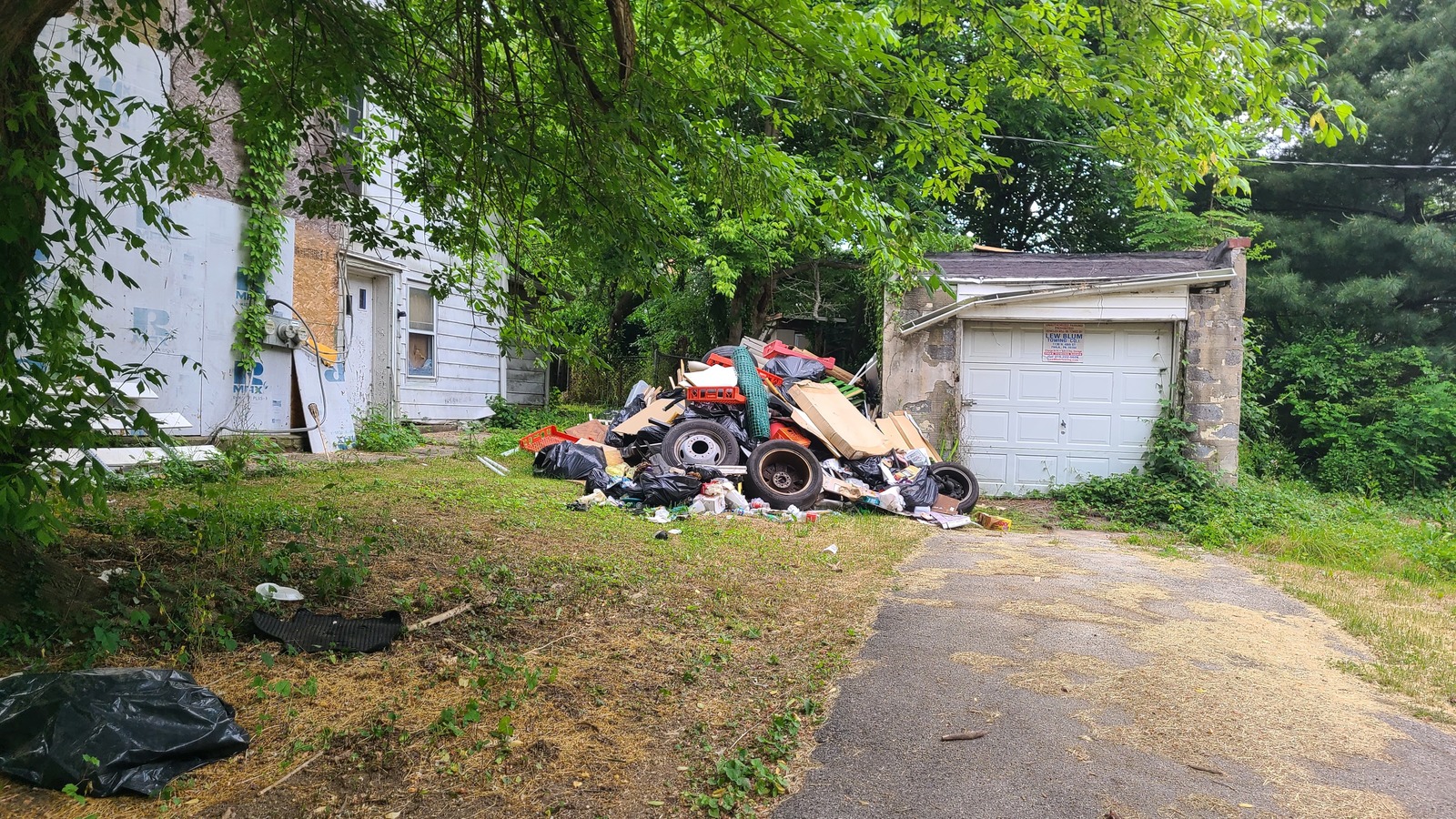Photographic documentation of the work as submitted to the city's 311 record.