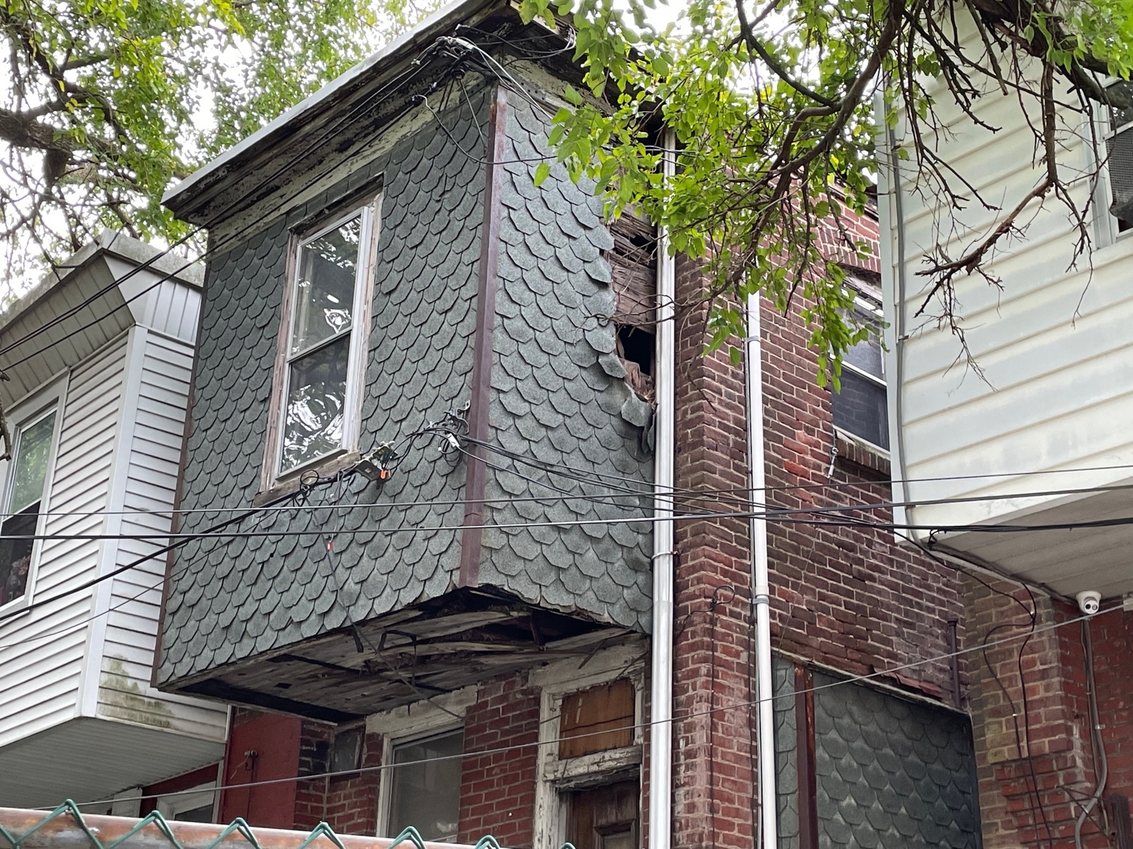 Photographic documentation of the work as submitted to the city's 311 record.