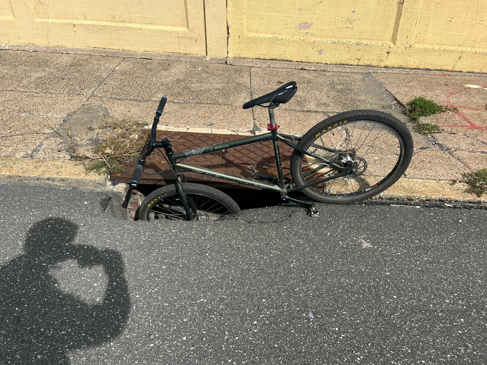 Photographic documentation of the work as submitted to the city's 311 record.