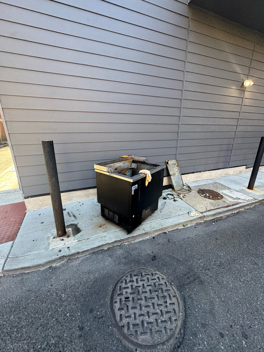 Documentation of Untitled (Illegal Dumping) — Old City, as submitted to Philadelphia 311.